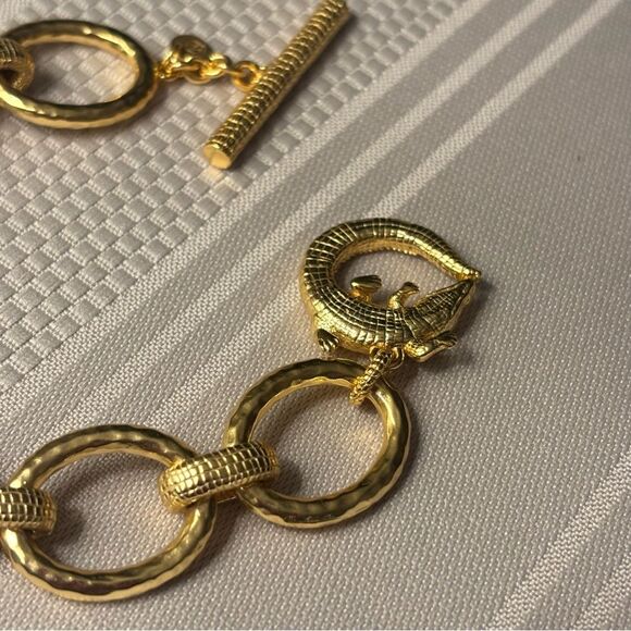 Brand New. $235 Julie Vos Link Bracelet color gold - Picture 8 of 9